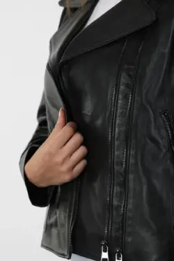 Cınar Kısa Siyah Kadın Hakiki Deri Ceket