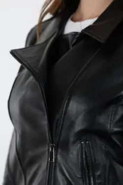 Safır Kısa Siyah Kadın Hakiki Deri Ceket